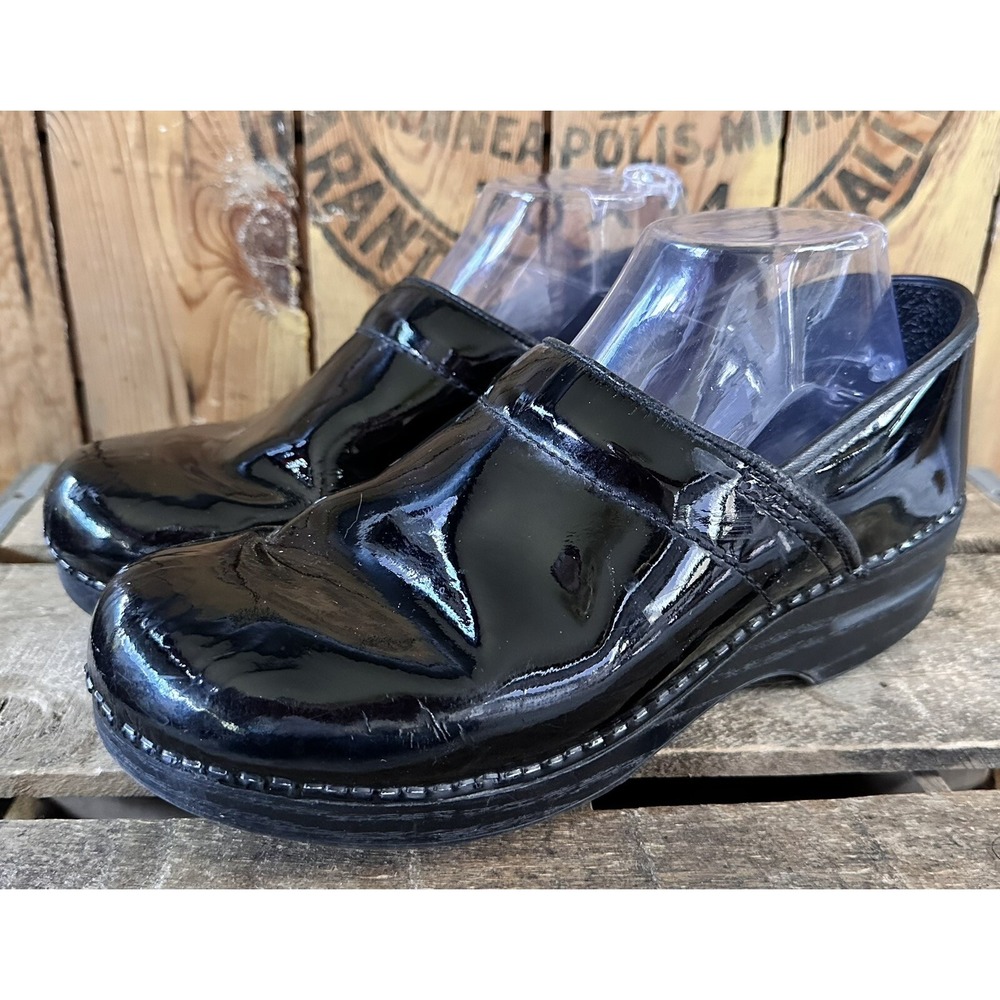 Dansko Black Patent Leather Clogs Comfort Shoes 10.5 US Nursing Occupational